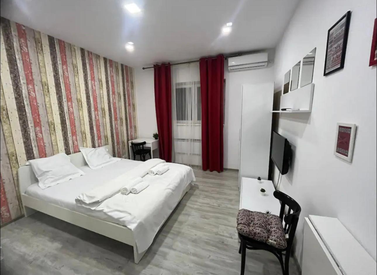 Amazing Location In The City Center Bucarest Esterno foto